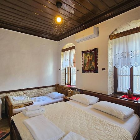 Silver Hill Guesthouse Gjirokastër Eksteriør billede