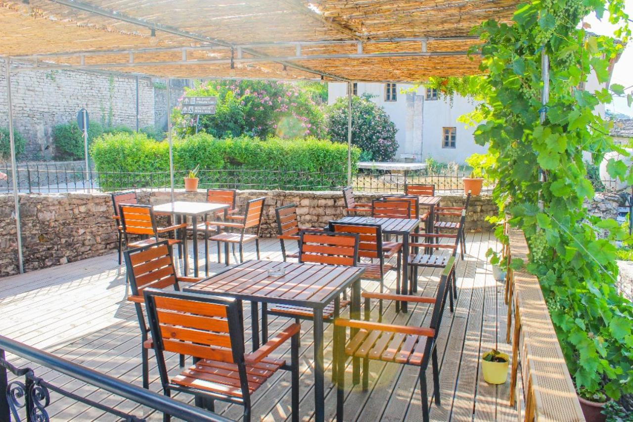 Silver Hill Guesthouse Gjirokastër Eksteriør billede