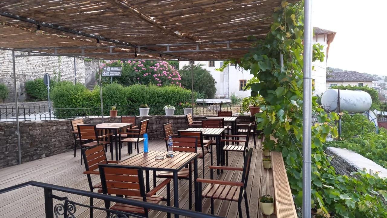 Silver Hill Guesthouse Gjirokastër Eksteriør billede