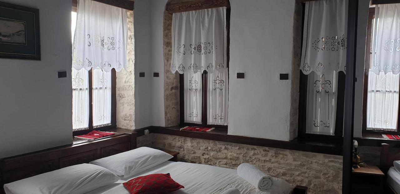 Silver Hill Guesthouse Gjirokastër Eksteriør billede