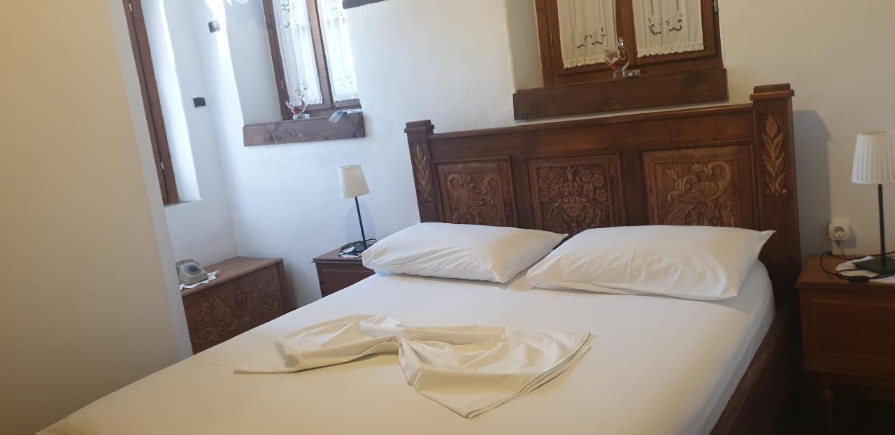 Silver Hill Guesthouse Gjirokastër Eksteriør billede
