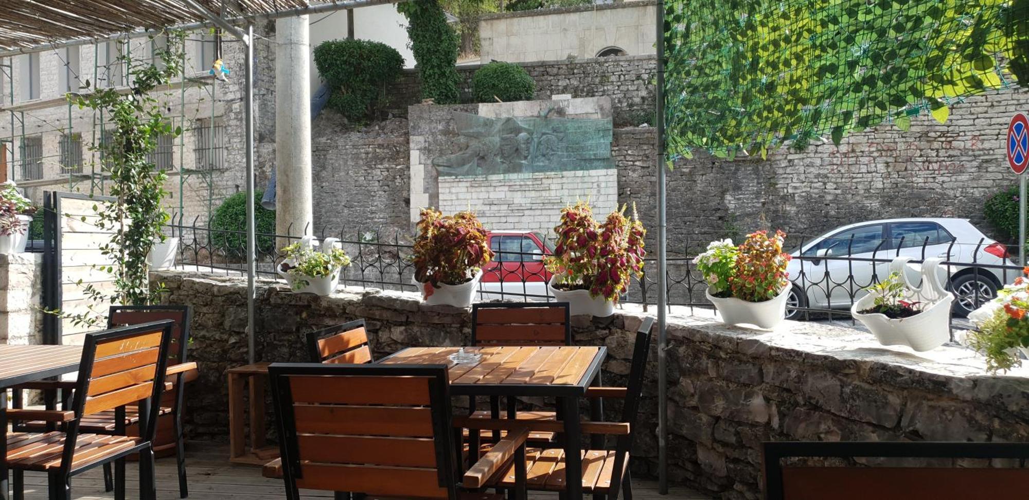 Silver Hill Guesthouse Gjirokastër Eksteriør billede