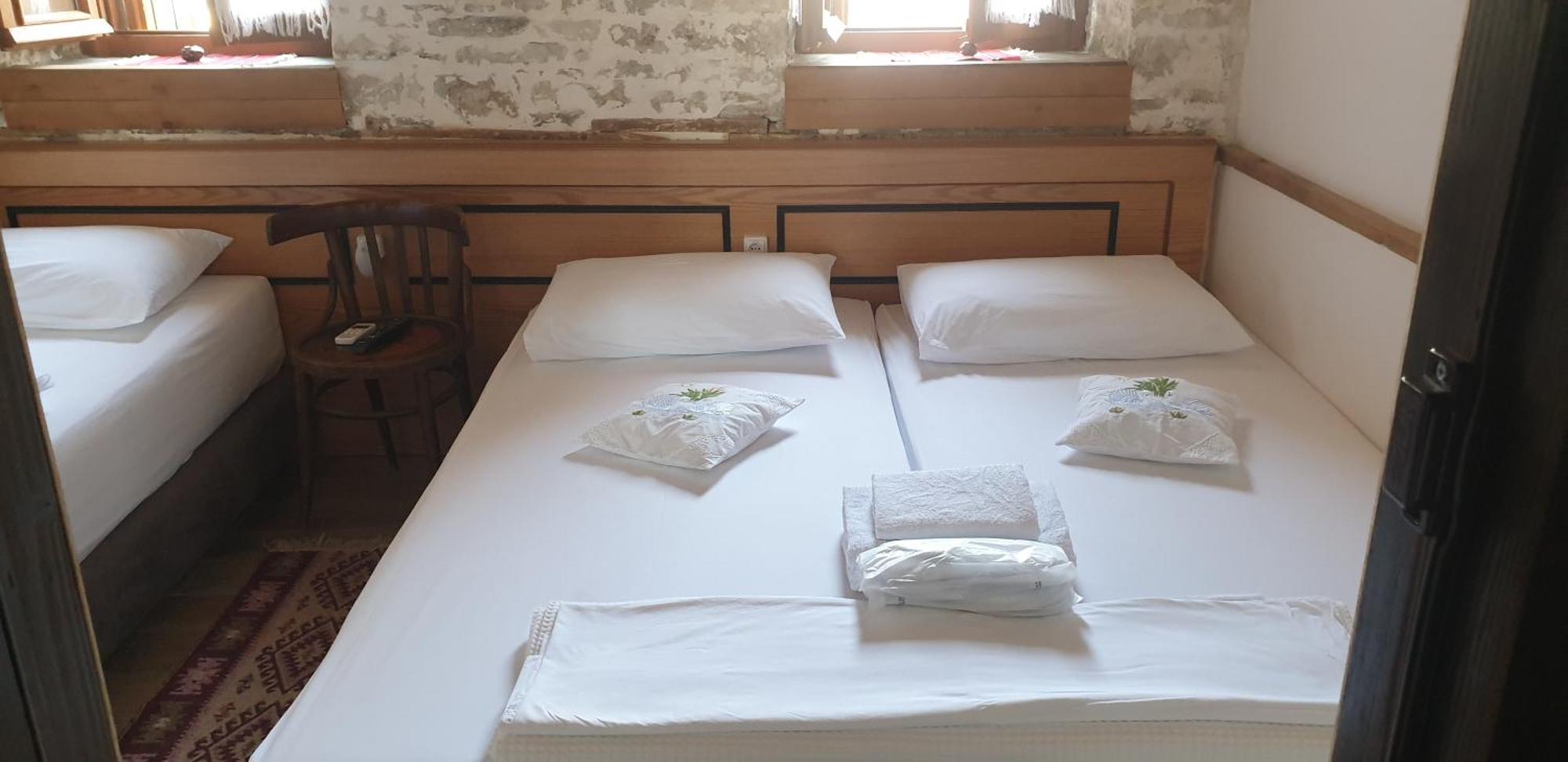 Silver Hill Guesthouse Gjirokastër Værelse billede