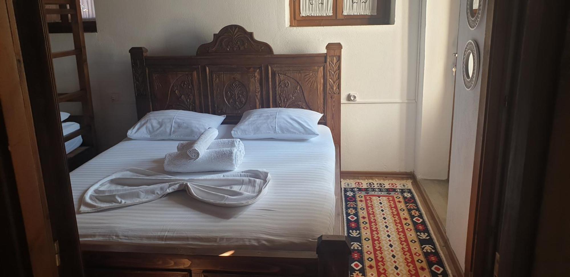 Silver Hill Guesthouse Gjirokastër Værelse billede