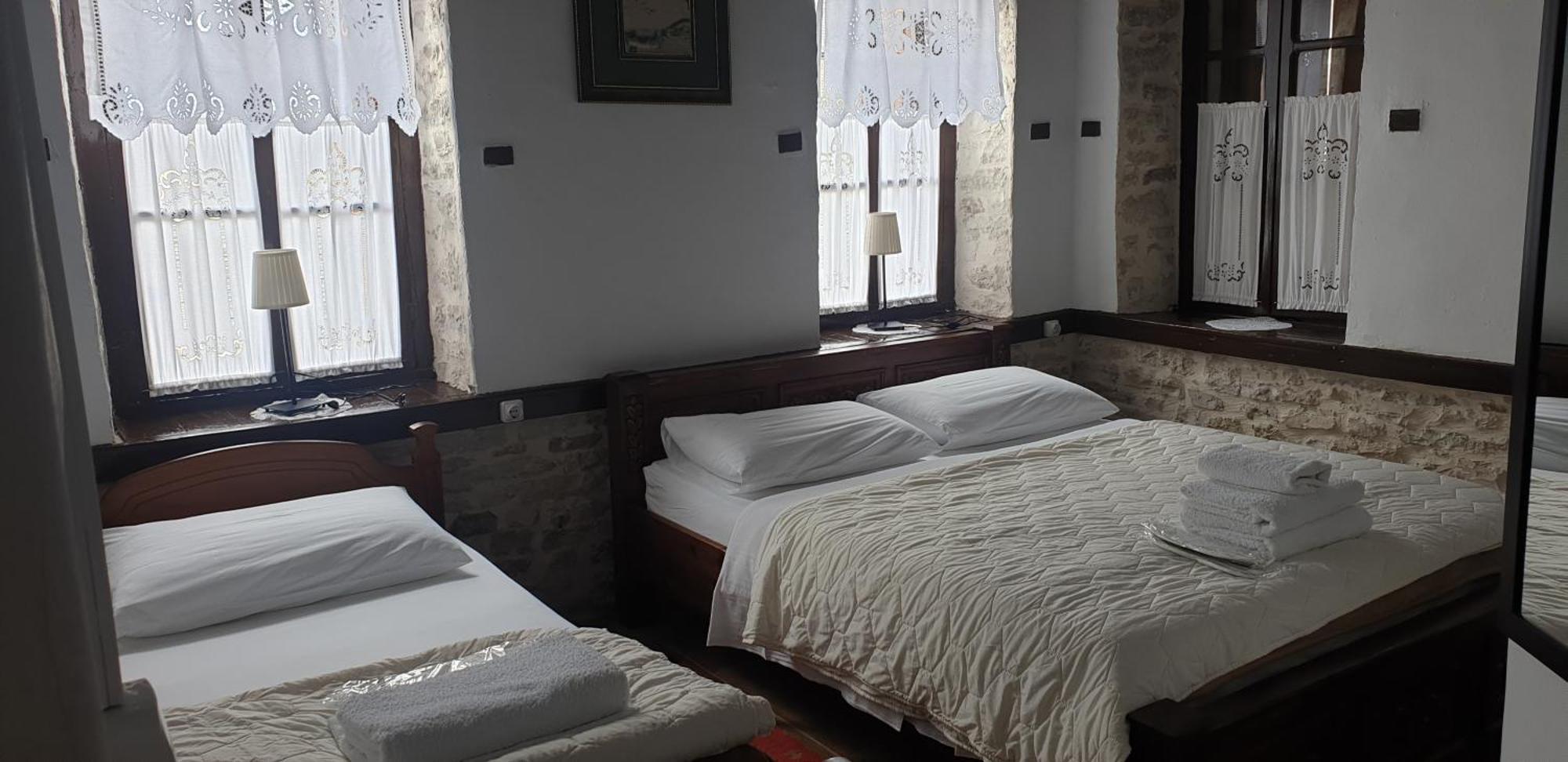 Silver Hill Guesthouse Gjirokastër Værelse billede