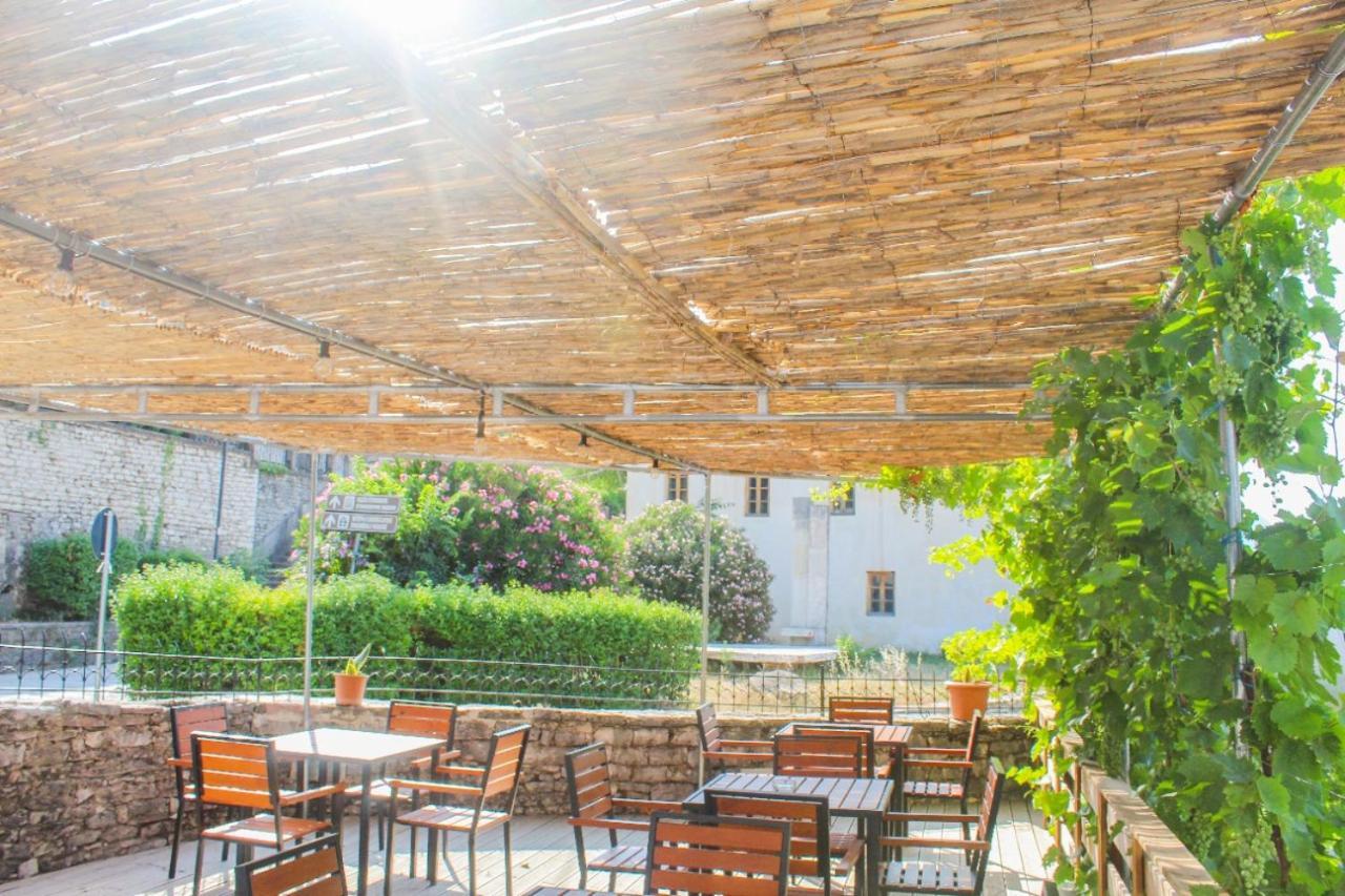 Silver Hill Guesthouse Gjirokastër Værelse billede