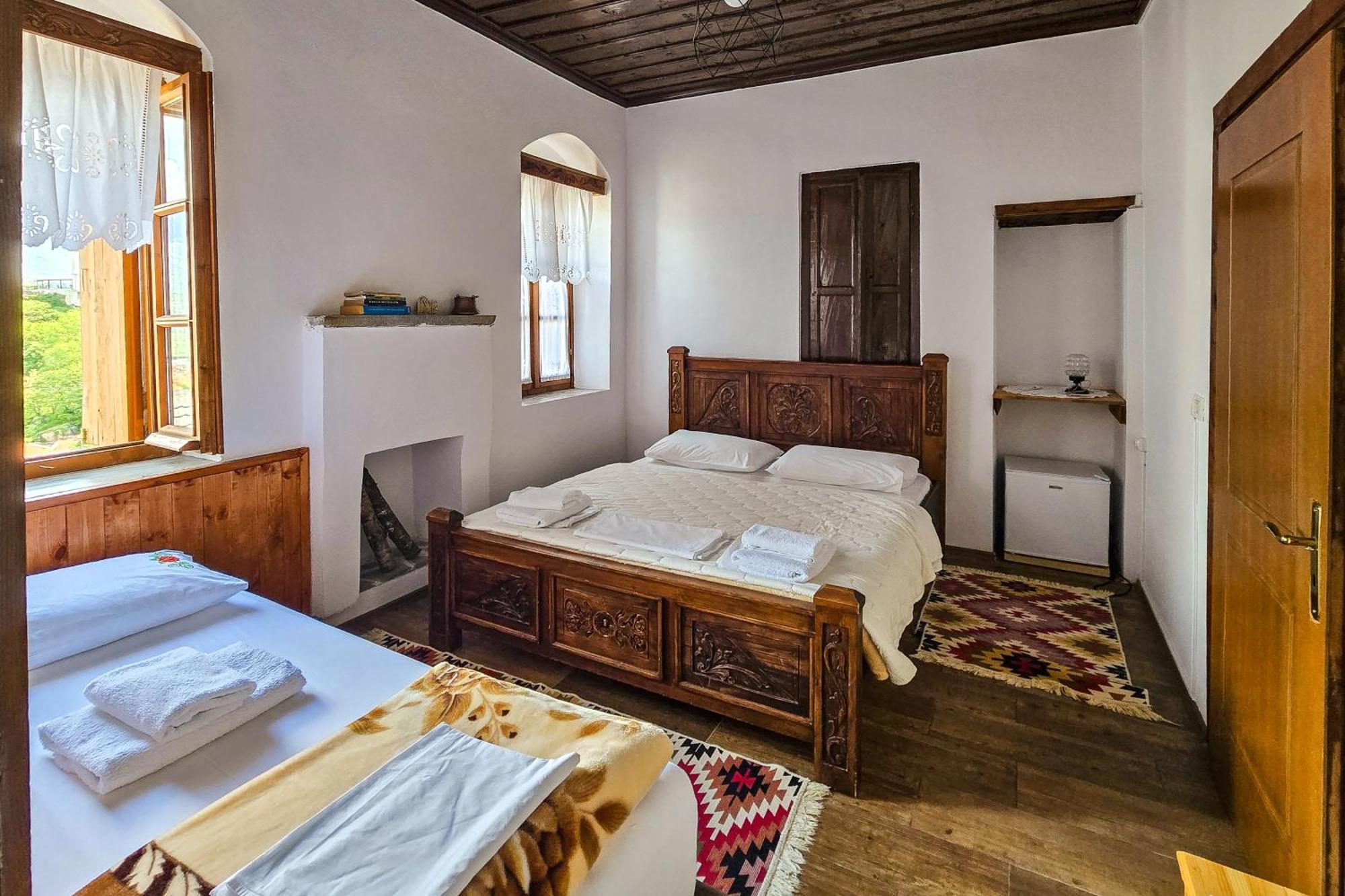 Silver Hill Guesthouse Gjirokastër Værelse billede