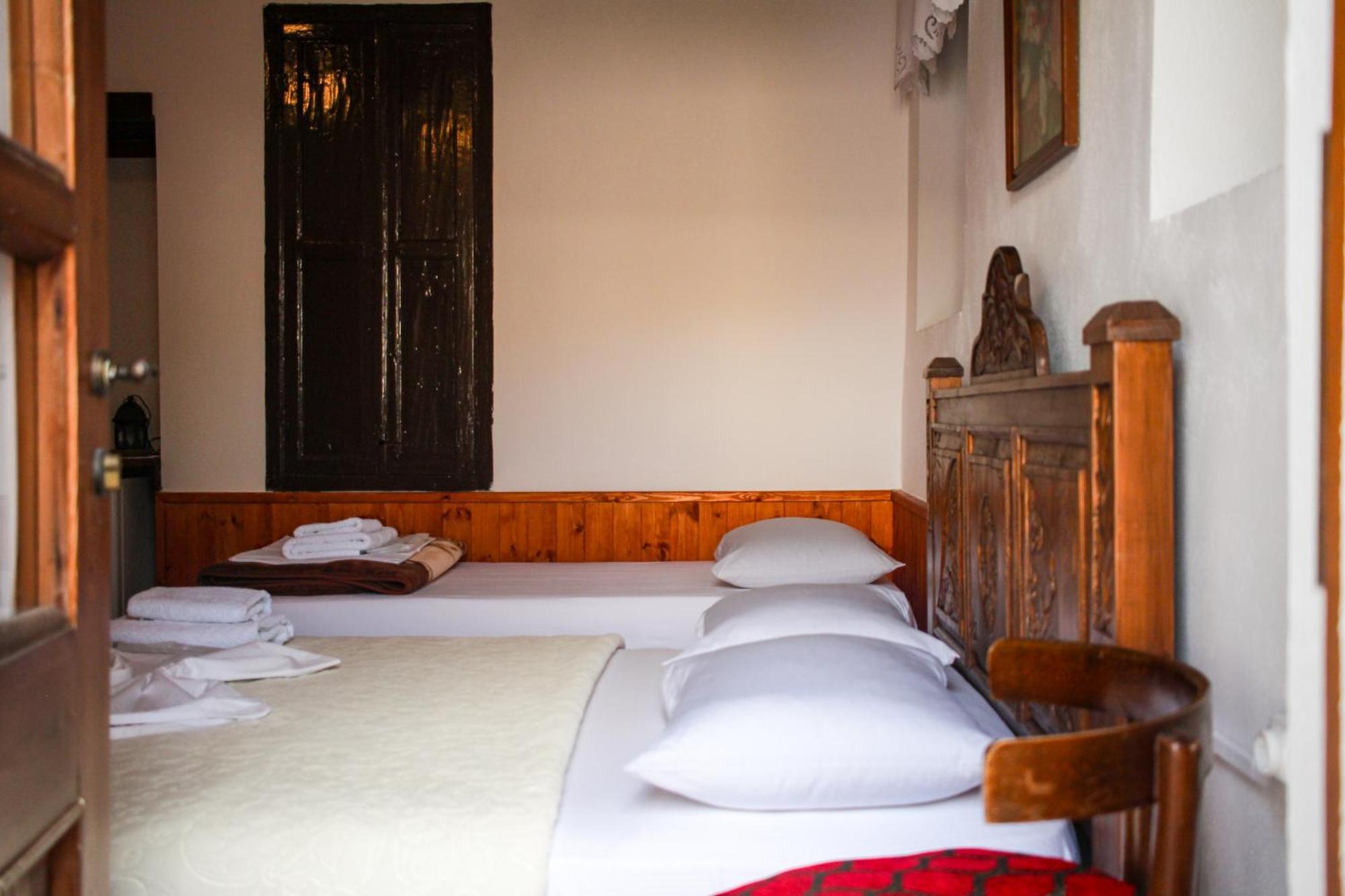 Silver Hill Guesthouse Gjirokastër Eksteriør billede