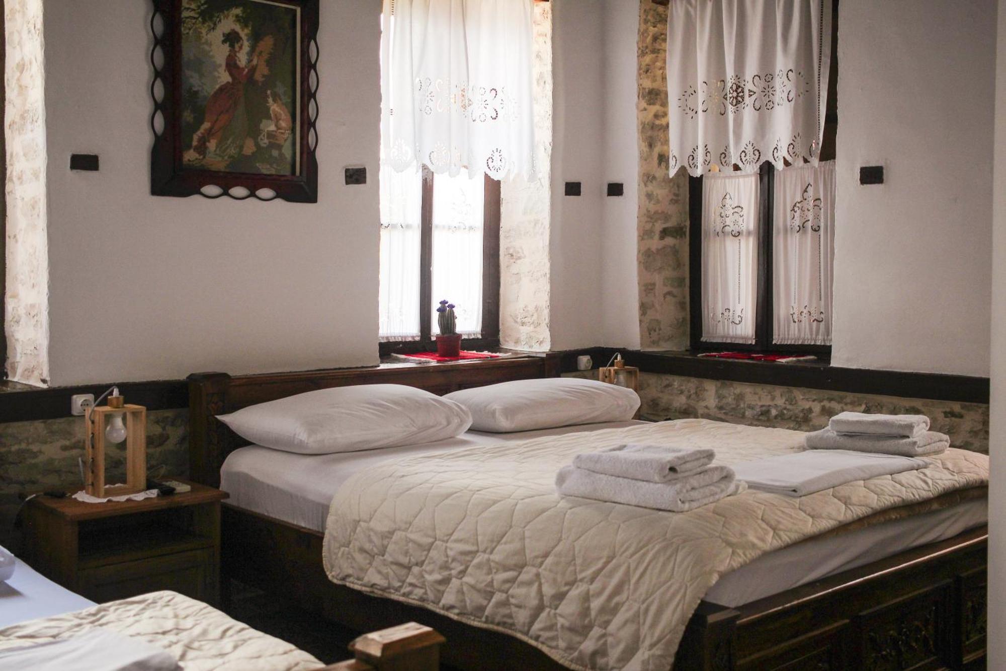 Silver Hill Guesthouse Gjirokastër Eksteriør billede