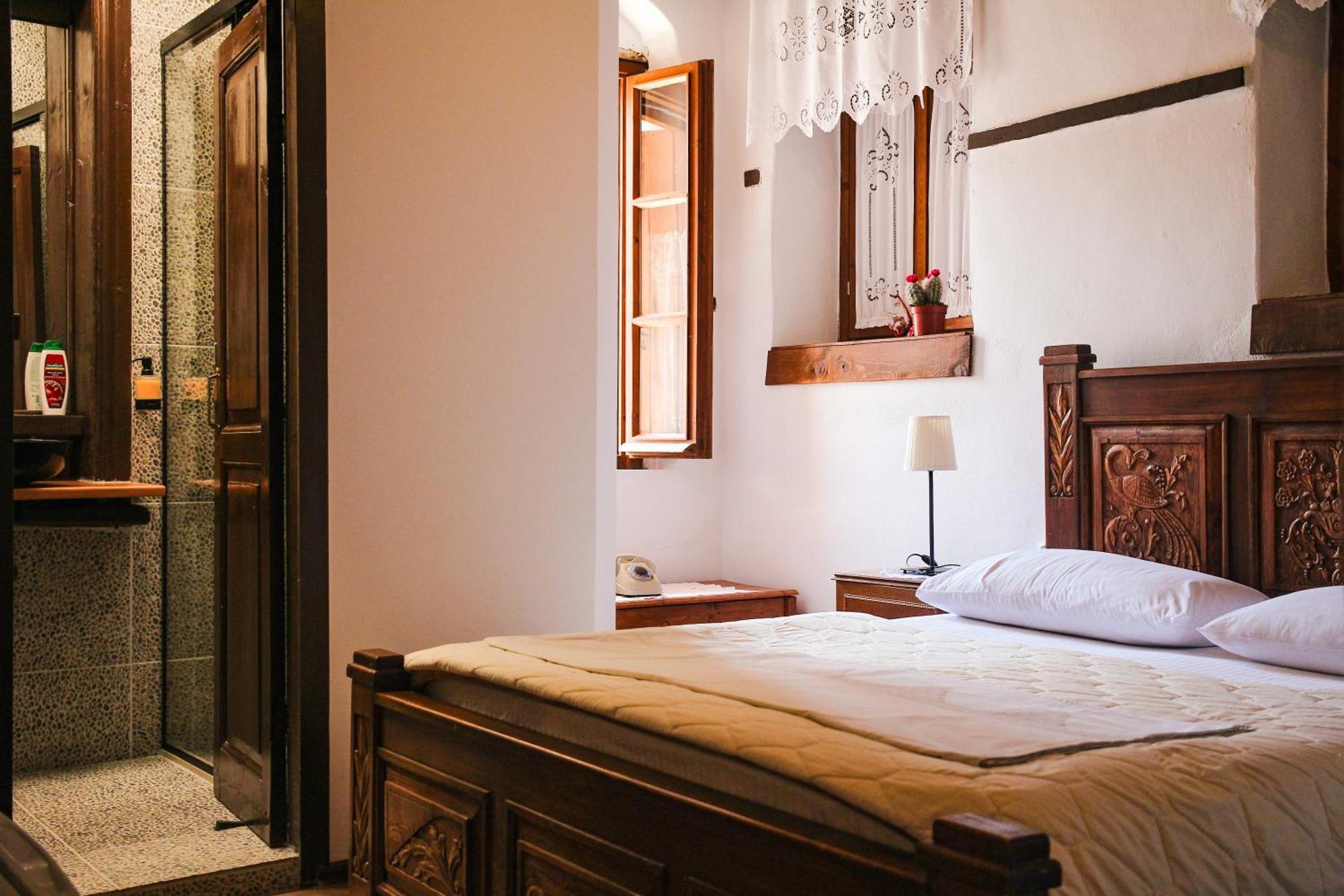 Silver Hill Guesthouse Gjirokastër Eksteriør billede