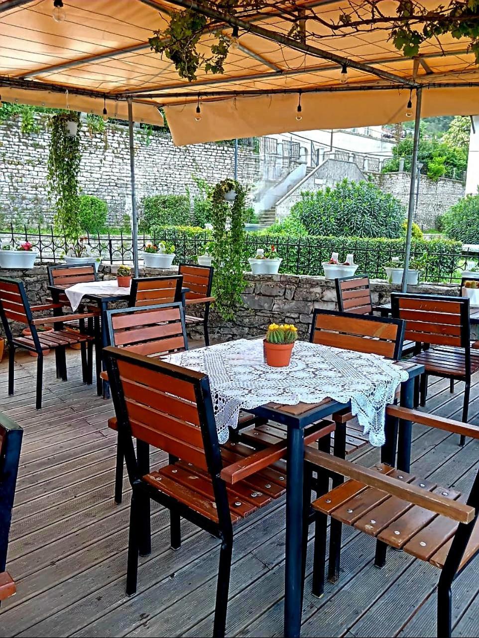 Silver Hill Guesthouse Gjirokastër Eksteriør billede